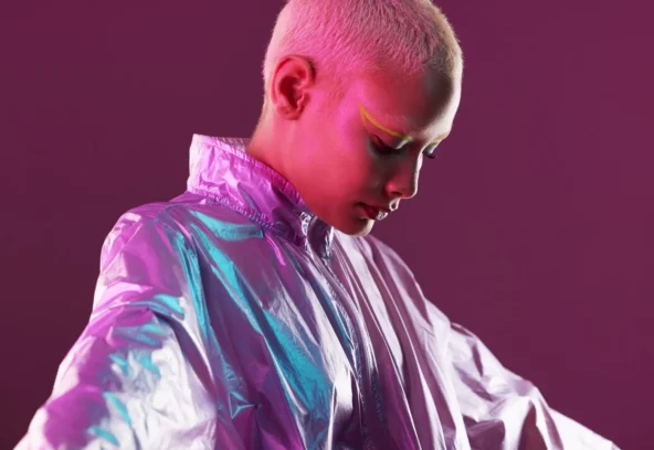 woman-holographic-fashion