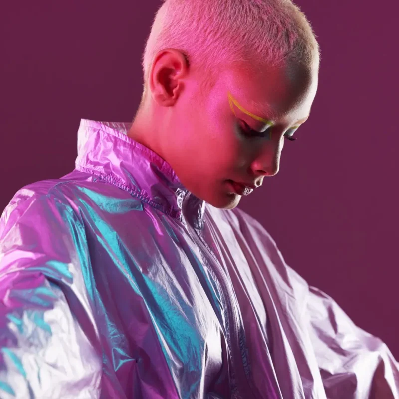 woman-holographic-fashion